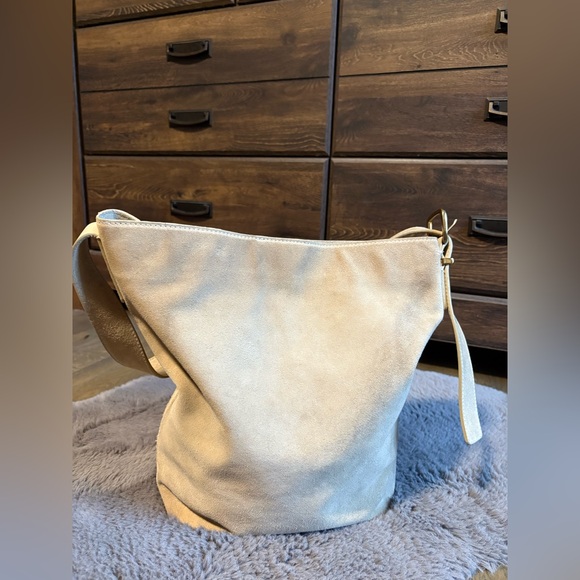 Margot New York Kaye Bucket Bag Tote In Ivory Suede - Picture 4 of 15